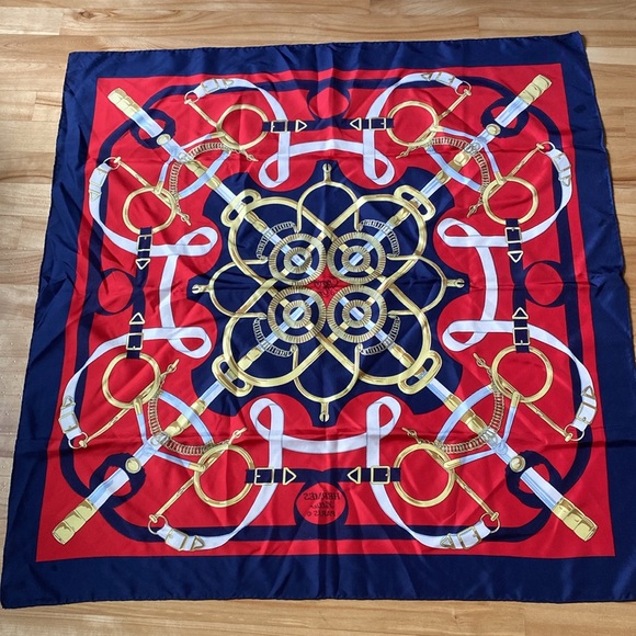 Hermes Eperon D'Or forever scarf approx 35”x35” silk, hand stitched rolled edges - Picture 6 of 16